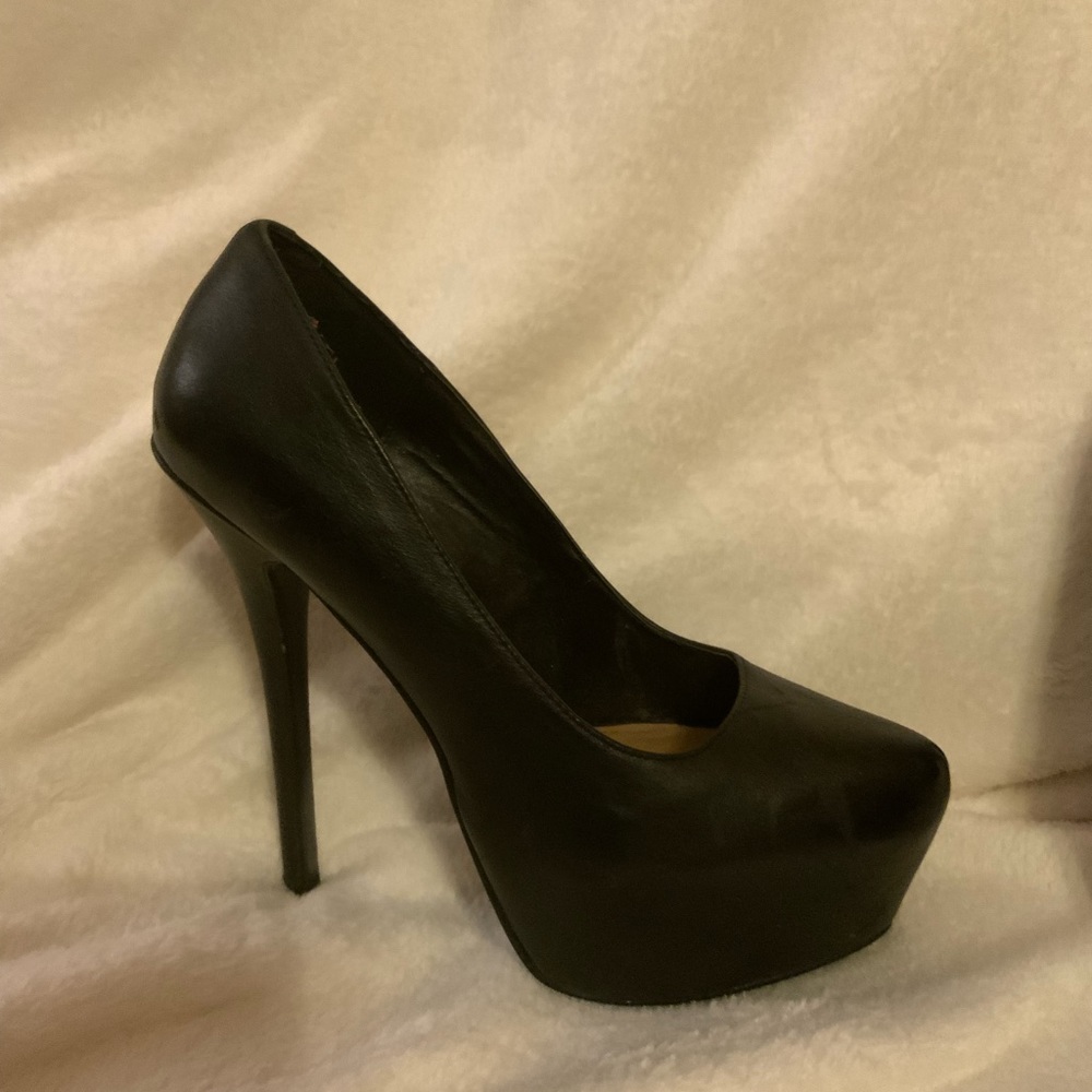Steve Madden Black Leather ULTRA HIGH HEELS! 6 1/2 in heel size 9.5